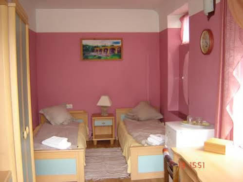 Viesu Nams Mezu 13 Hotel Ventspils Exterior photo